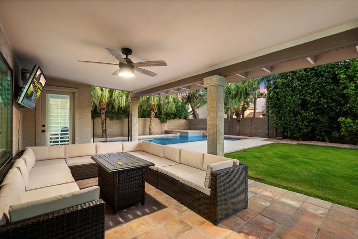 The Social 7 — Interior